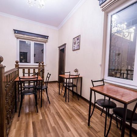 Cleopatra Palace Hostel Tbilissi Extérieur photo