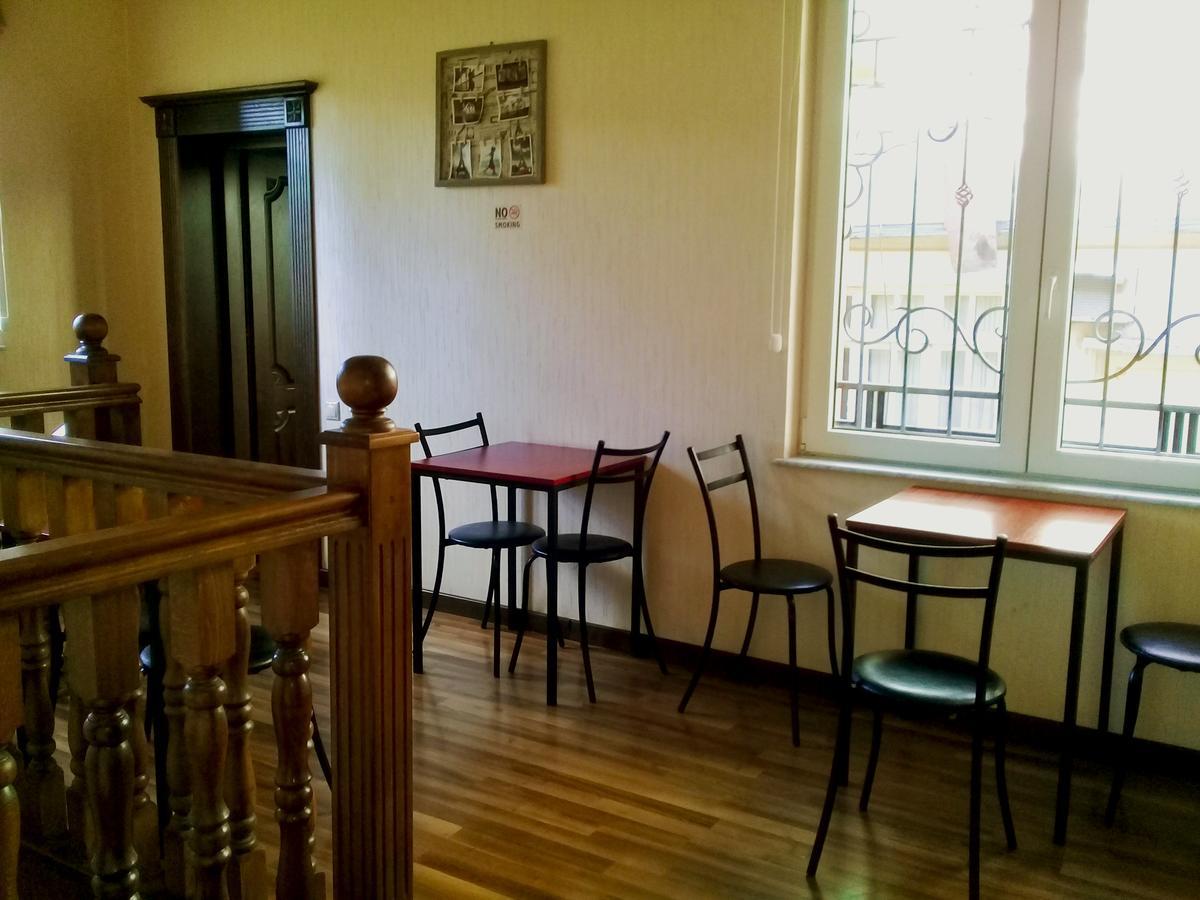 Cleopatra Palace Hostel Tbilissi Extérieur photo