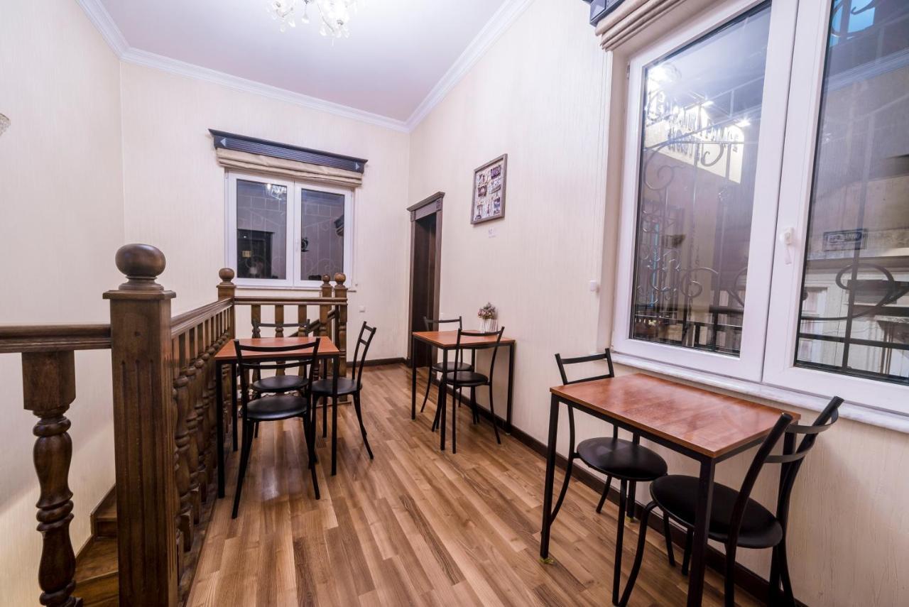 Cleopatra Palace Hostel Tbilissi Extérieur photo