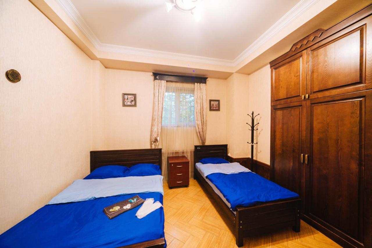 Cleopatra Palace Hostel Tbilissi Extérieur photo