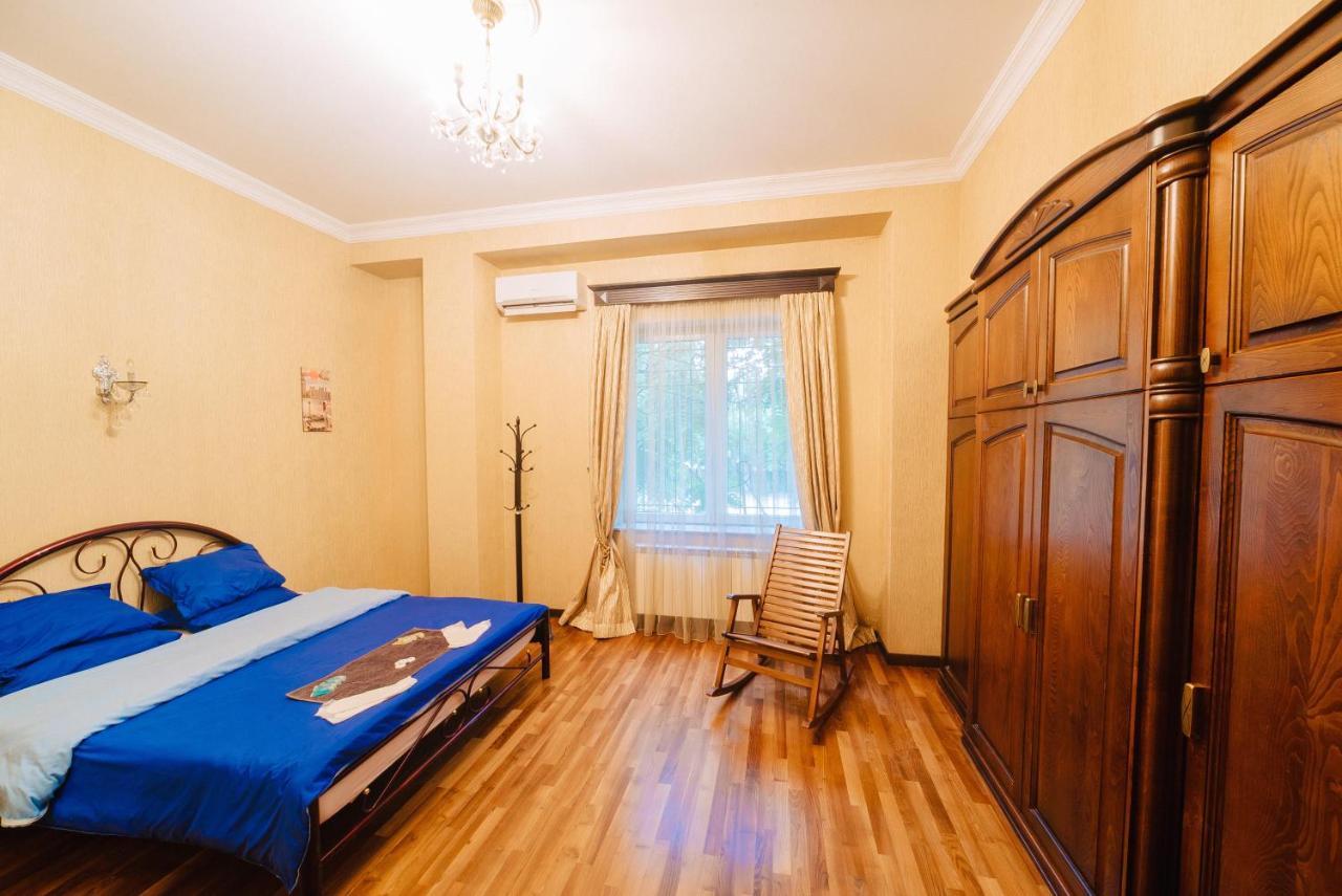 Cleopatra Palace Hostel Tbilissi Extérieur photo