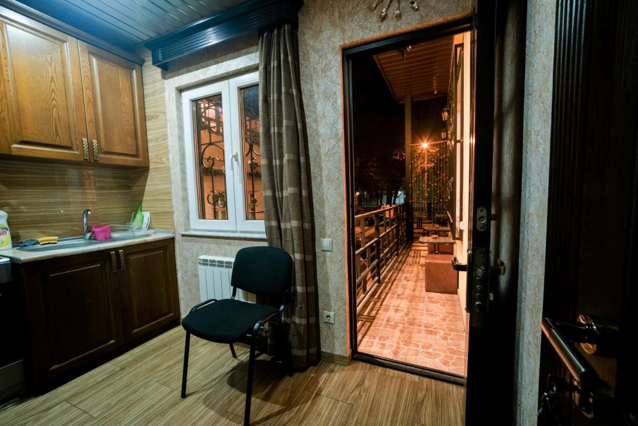 Cleopatra Palace Hostel Tbilissi Extérieur photo