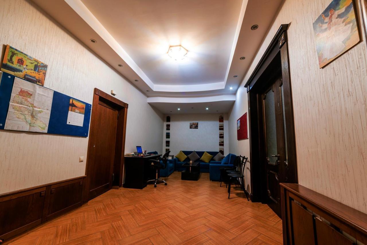 Cleopatra Palace Hostel Tbilissi Extérieur photo